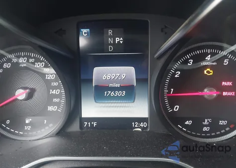 2017 Mercedes-Benz C 300 4Matic z USA, uszkodzony, nr VIN 55SWF4KB6HU191966